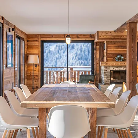Nouveau! Eagle, Skis Aux Pieds Chalet