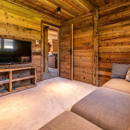 Nouveau! Eagle, Skis Aux Pieds Chalet
